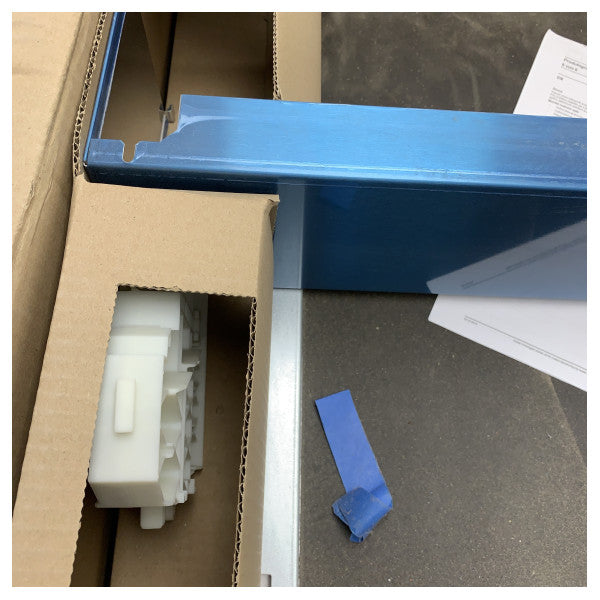 Miele Marine Conversion Kit Stainless Steel ビルトインアンダーアプライアンスをフリースタンディングアプライアンスに変換するためのキットです。