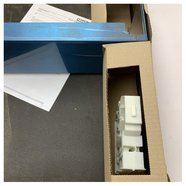 Miele Marine Conversion Kit Stainless Steel ビルトインアンダーアプライアンスをフリースタンディングアプライアンスに変換するためのキットです。