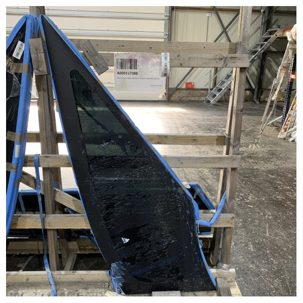 azimut verve 42 hull port side 4 glass window panel