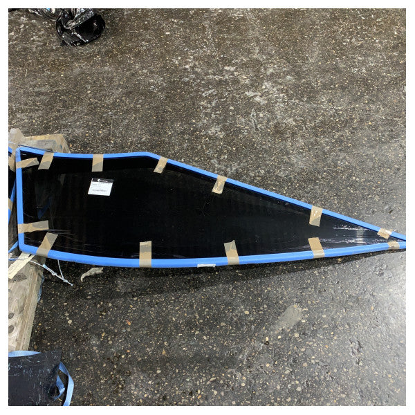 azimut verve 42 hull port side 4 glass window panel