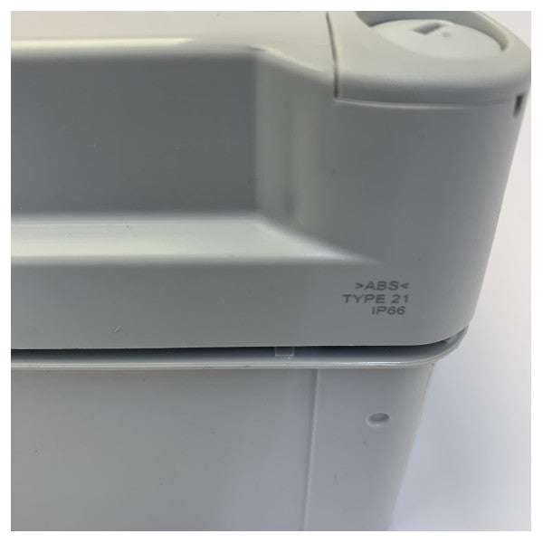 صندوق كهربائي جداري Marble MS4555 مقاوم للماء IP66 بمقاس 96x72 مم