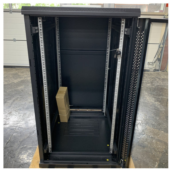 Q-Rack EMS68-22BK baie serveur sur pied 22U 19 pouces - armoire informatique 600x800 mm