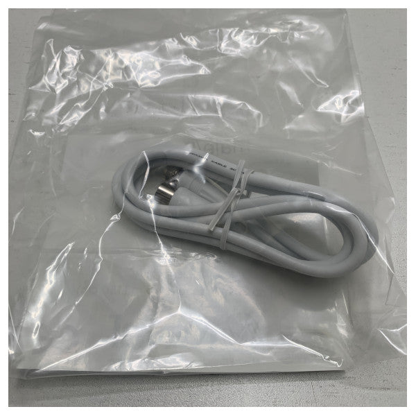 Коаксиален кабел 1,5 м с IEC мъжки конектор - висока степен на екраниране и интегритет на сигнала