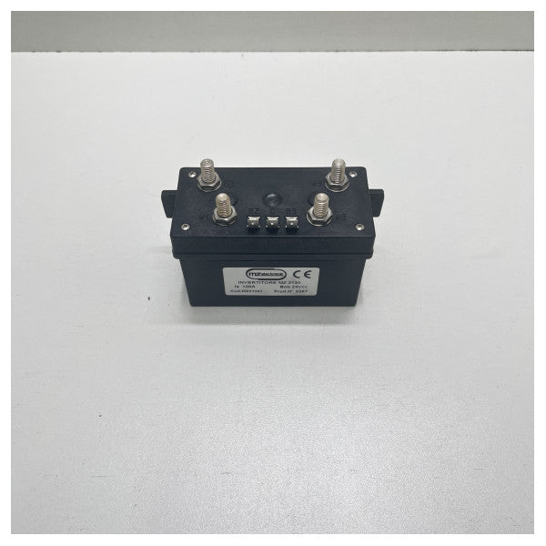 Inversor marino de alto rendimiento MZ 2130 de 24 V y 100 A con carcasa estanca duradera