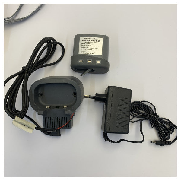 Navico AXIS 250 GMDSS Handheld-Marine-VHF-Funkgerät - Gebraucht