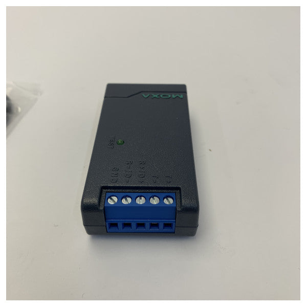 محول تسلسلي Moxa TCC-80/80I من RS-232 إلى RS-422/485 - يعمل بالطاقة من المنفذ
