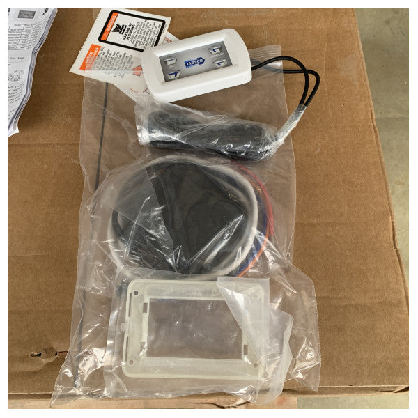 Jabsco Deluxe Flush DF14 24V Elektrische Marine-Toilette mit Softclose-Sitz und Pumpe - 58280-3024