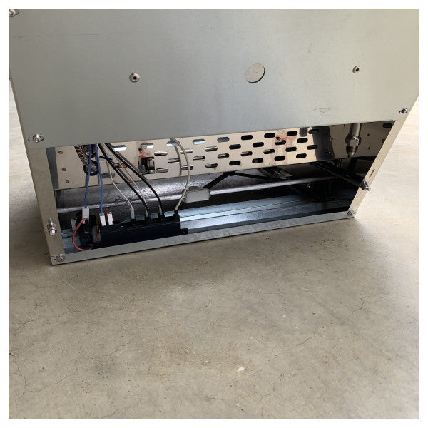 Газова плита Force10 Marine з 3 пальниками та духовкою з нержавної сталі для морських умов