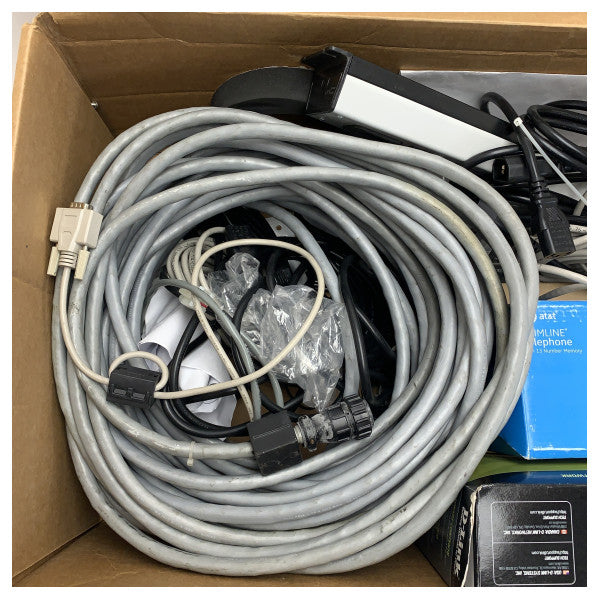 نظام الأقمار الصناعية البحرية KVH TracPhone V3 Silver VSAT للتواصل الموثوق للسفن