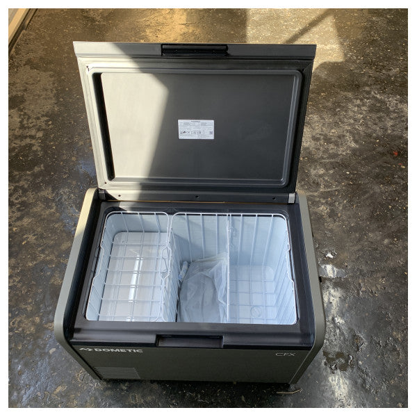 Dometic Réfrigérateur et congélateur portable CFX5 55IM avec machine à glaçons - 55L
