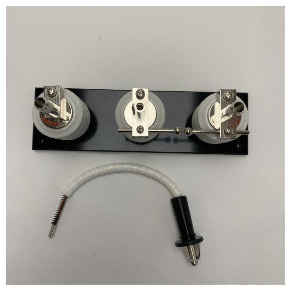 Morski przełącznik antenowy Furuno AS1-1E z ochroną przeciwprzepięciową dla niezawodnej komunikacji na statku