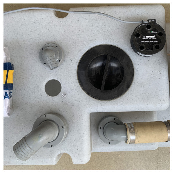 Vetus WWS8824B 88L waste water tank system with pump 24V