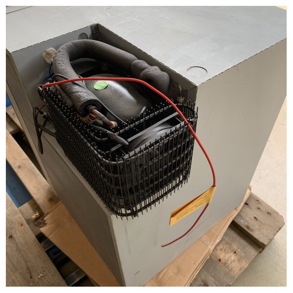 ثلاجة تبريد بضاغط تبريد Isotherm CR85L/V سعة 85 لتر 12/24 فولت