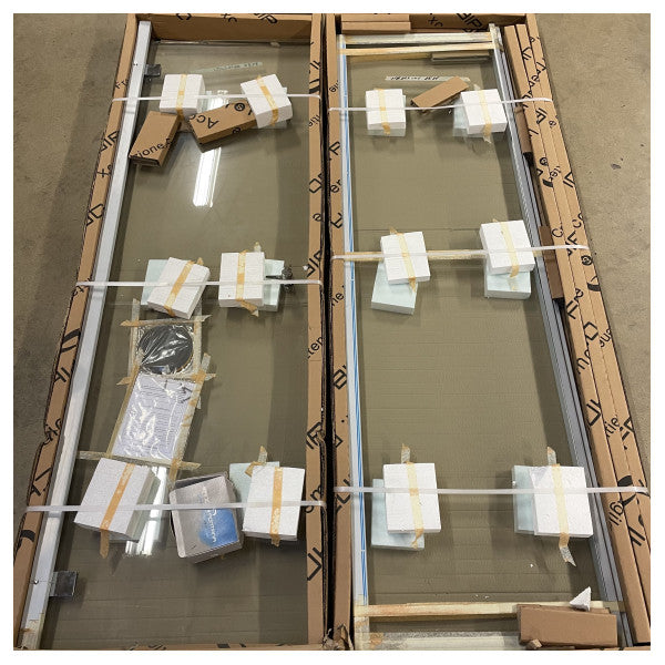 Bianchi & Fontana Marinedør i poleret rustfrit stål og klart glas med lås - holdbar og elegant skibsdør