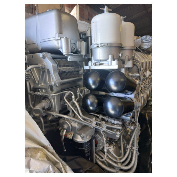 مجموعة محركات مزدوجة جديدة 2022 من سلسلة MTU 4000 16V4000M90 مع دفع Kamewa JET