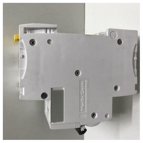 Schneider Electric Disjuntor miniatura de 2 pólos 16A para proteção eléctrica marítima