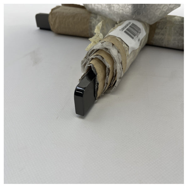 طاولة جانبية جلدية مدمجة ذات سطح جلدي مدمج من بولترونا فراو بوب مارين � أثاث متين ومقاوم للعوامل الجوية للقوارب واليخوت