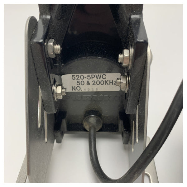 Przetwornik głębokości Furuno 520-5PWC montowany na pawęży 50/200 khz