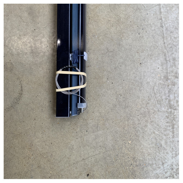 Dometic Marine 24V elektrisk markise RAL5004 mørkeblå til Riva 48 - holdbar kystnær bådskyggeløsning