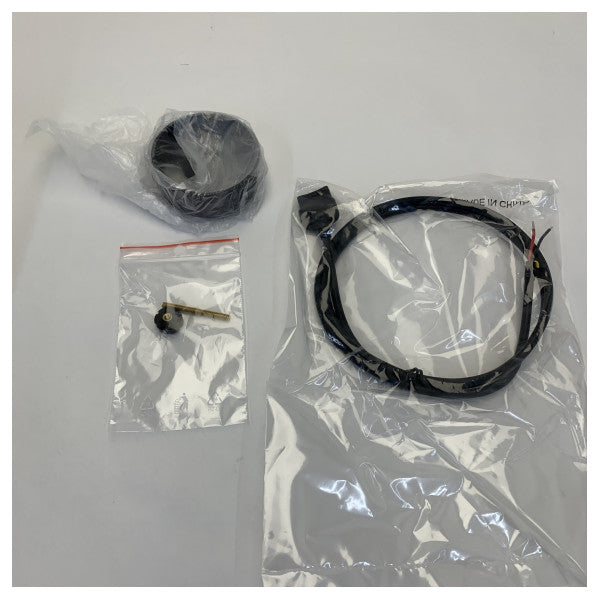 Pack de vitesse Raymarine i40 avec transducteur de montage à l'arrière ST69 - E70141