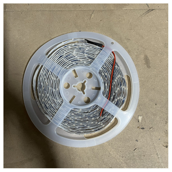 شريط LED بجهد 12V 1500lm - 18W - أبيض دافئ 5م