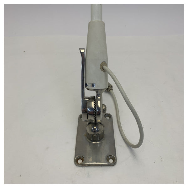 ANTENNE MARINE VHF USED Scout comprenant un support de montage réglable