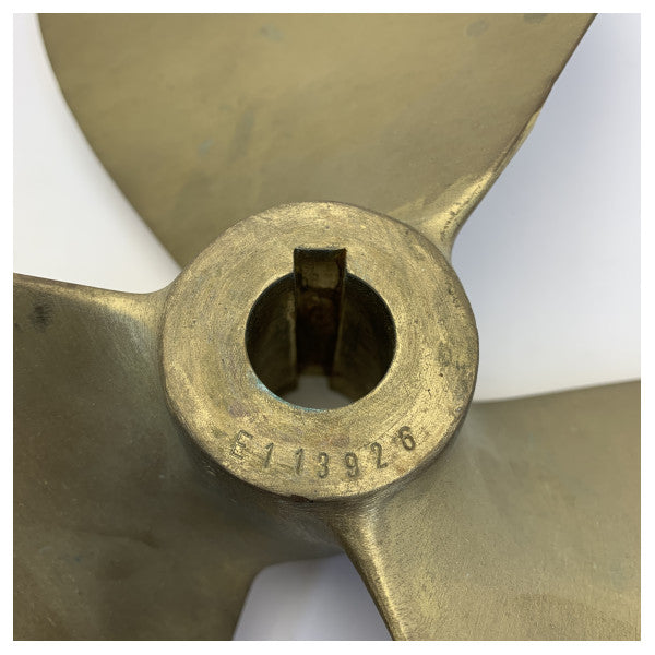 Hélice Vetus P3B-17X12L 3 lames en laiton à gauche