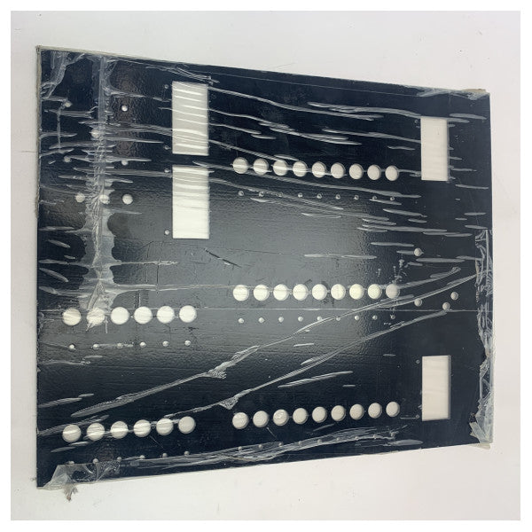 Gulf Craft Oryx 40 AC | DC gravert elektrisk panel