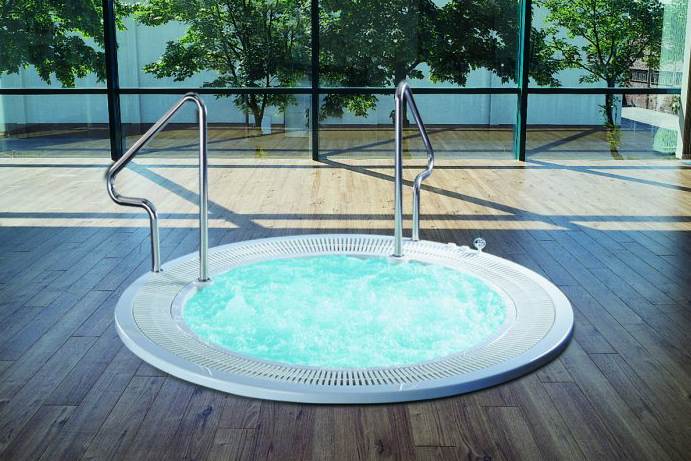 Victoria Spa Sumatra D248 cm build in round 6-person jacuzzi