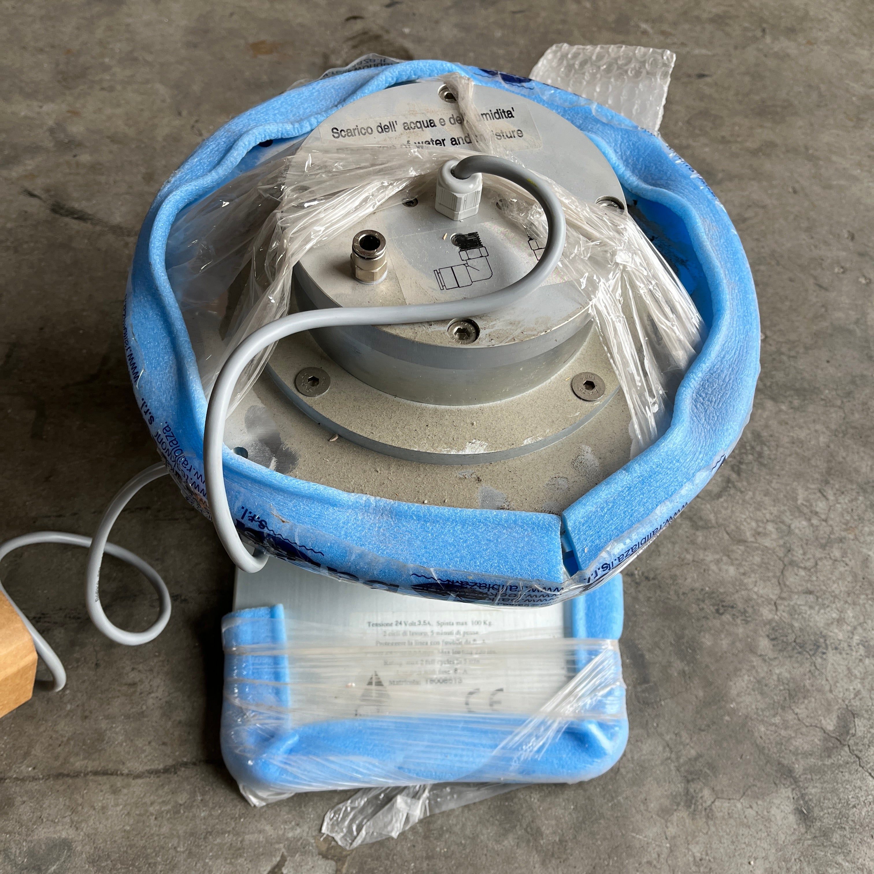 Електрически регулируем алуминиев крак за маса Barka 24V - 18998