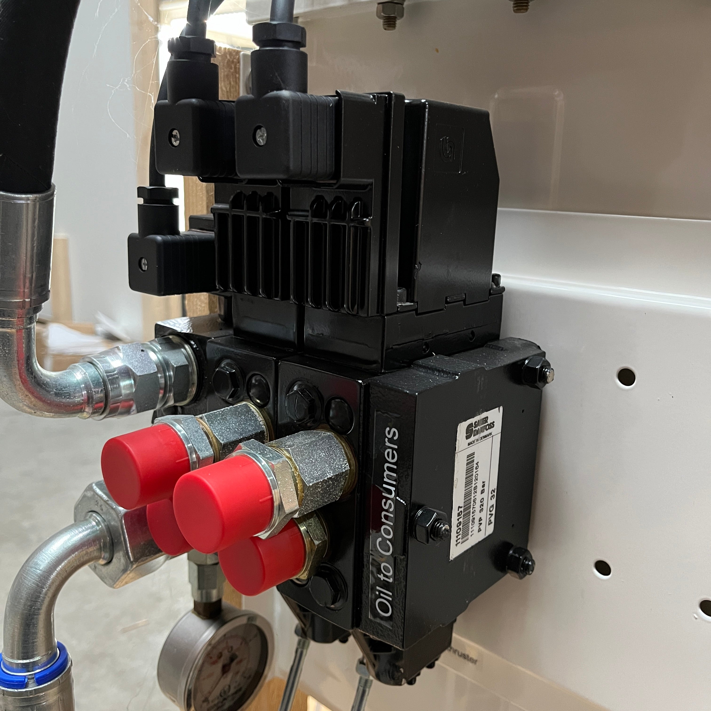 Sleipner TB60 60L zbiornik oleju hydraulicznego przegroda 24V