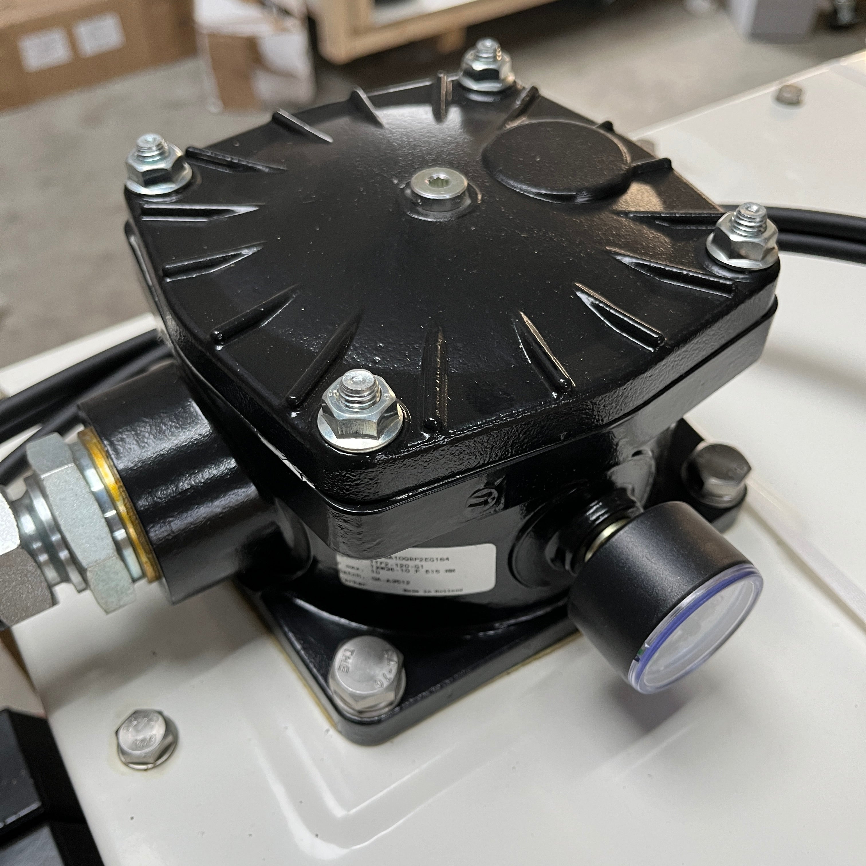 Sleipner TB60 60L zbiornik oleju hydraulicznego przegroda 24V