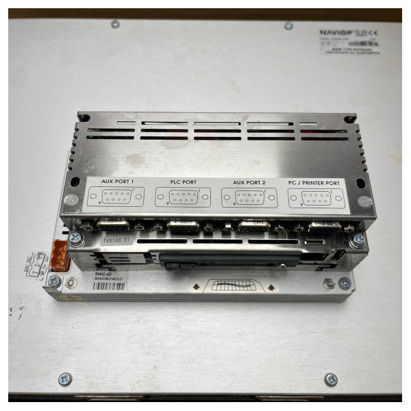 Naviop NP4300V-GSN Ferretti touchscreen-display til styring af marinebåde