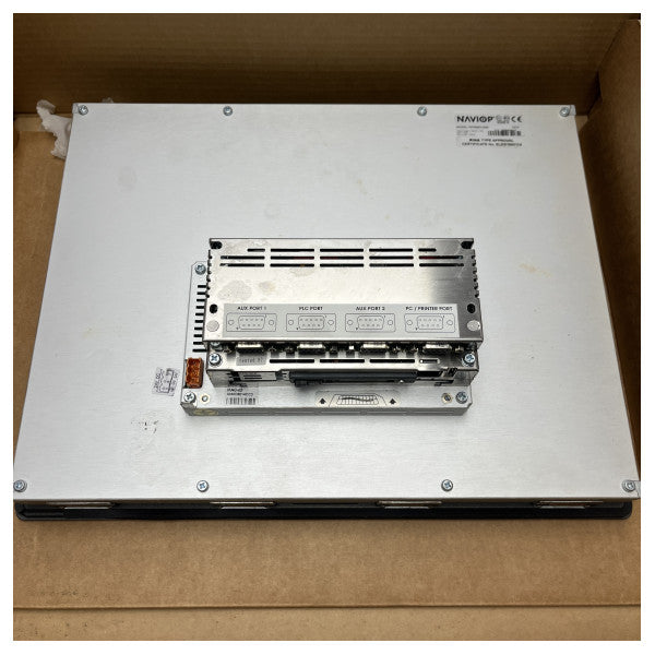 Naviop NP4300V-GSN Ferretti touchscreen-display til styring af marinebåde