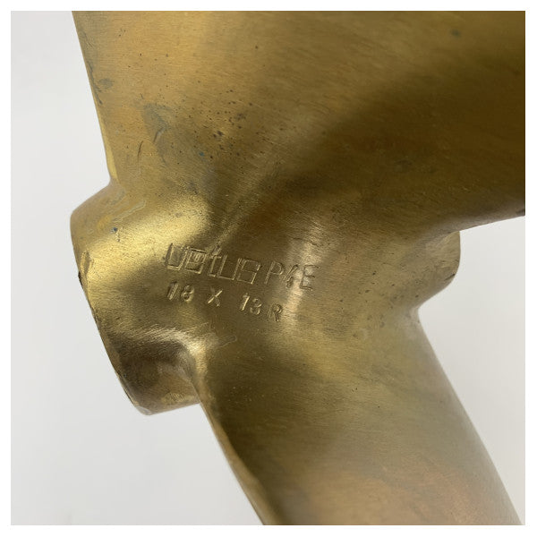 Пропелер Vetus P4E18X13R 4-лопатевий 18 x 13-дюймовий RH 35 мм