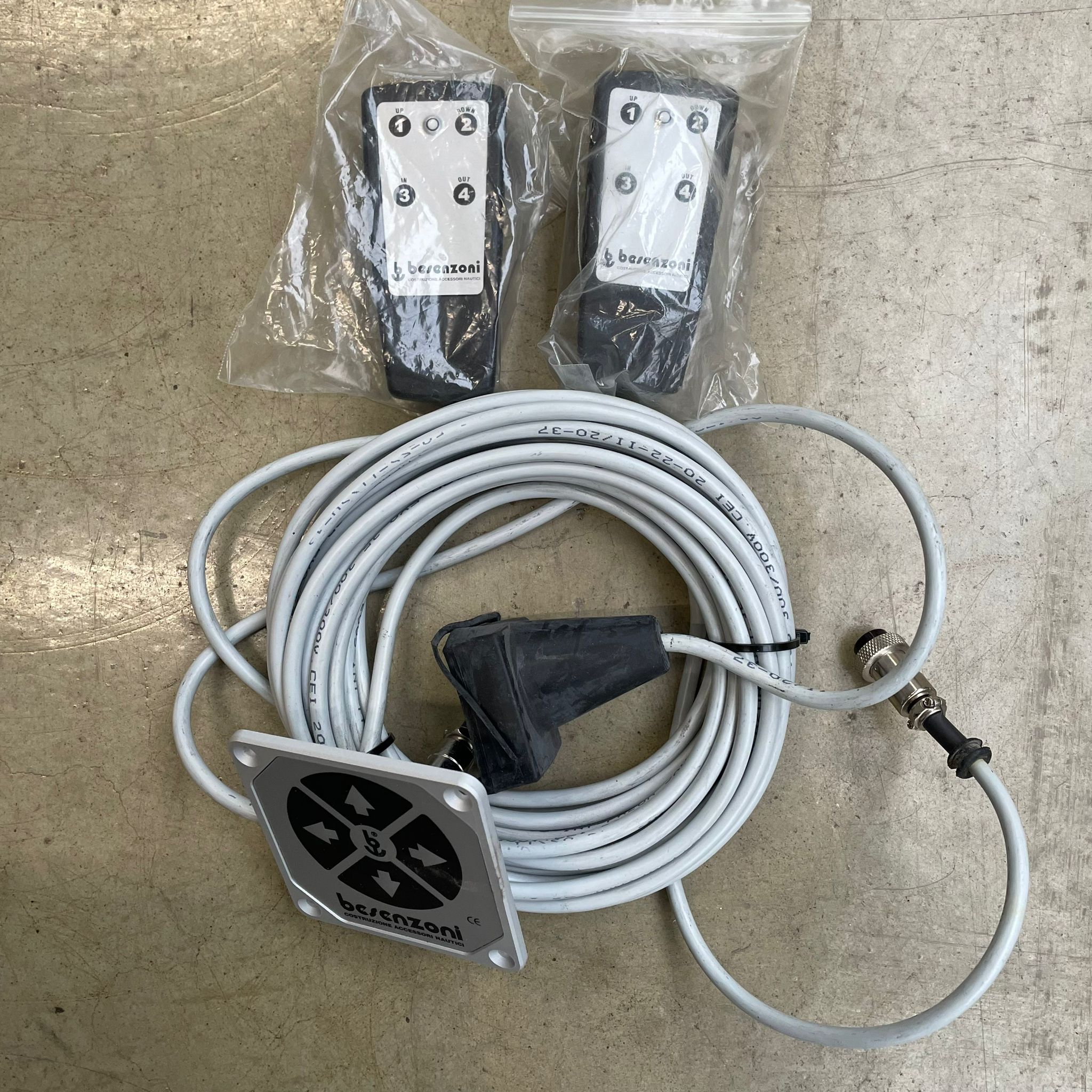 Besenzoni 6-function 24V hydraulic power pack kit with remote control