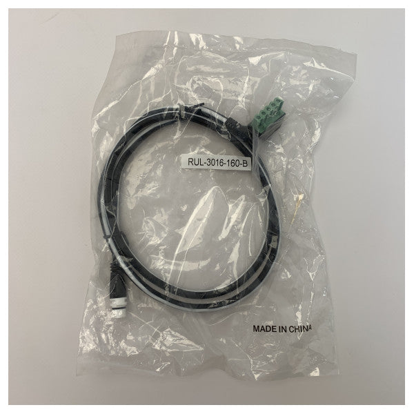 Låda med olika Raymarine-spår- och backbone-kablar