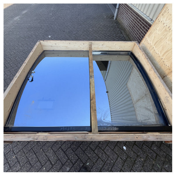 トレンド・マリーン ステンレススチール製ツーウィング・パティオドア 2260 x 1940 mm