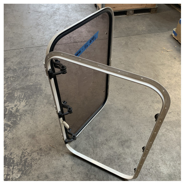 فتحة السطح العلوي المكشوف البيضاء من تريند مارين 1060 × 625 مم بدون مقابض