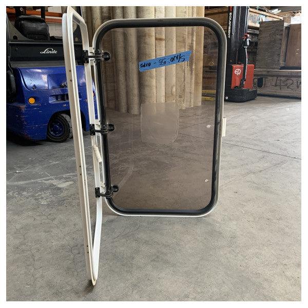 فتحة السطح العلوي المكشوف البيضاء من تريند مارين 1060 × 625 مم بدون مقابض