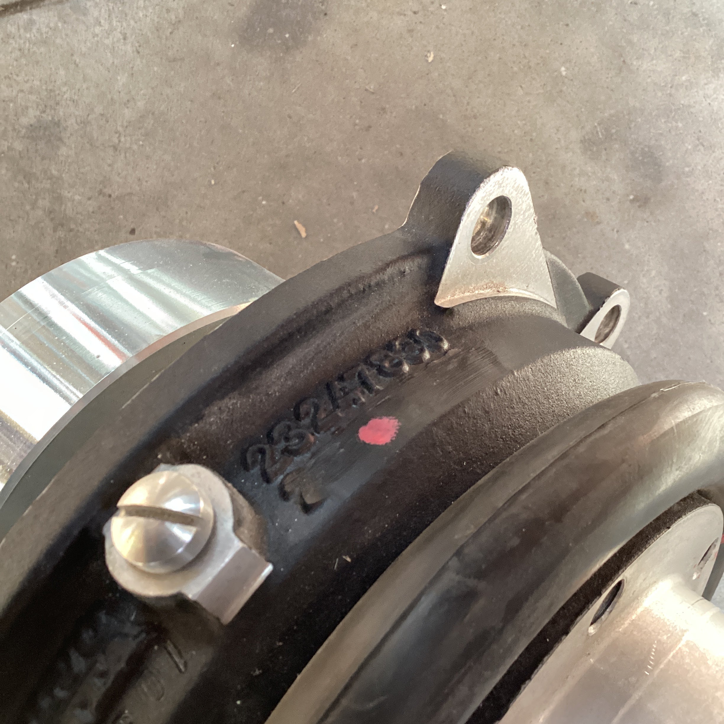 مبيت Volvo Penta IPS الوسيط باللون الأسود - 23247830