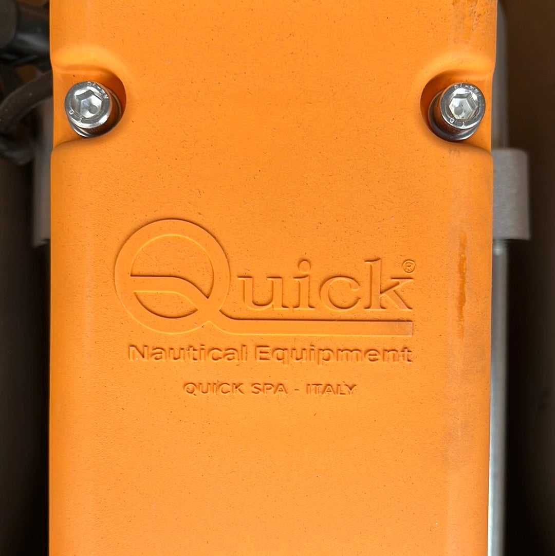 クイックBTQ 140 KGF / 24Vダブルバウスラスター250 mm