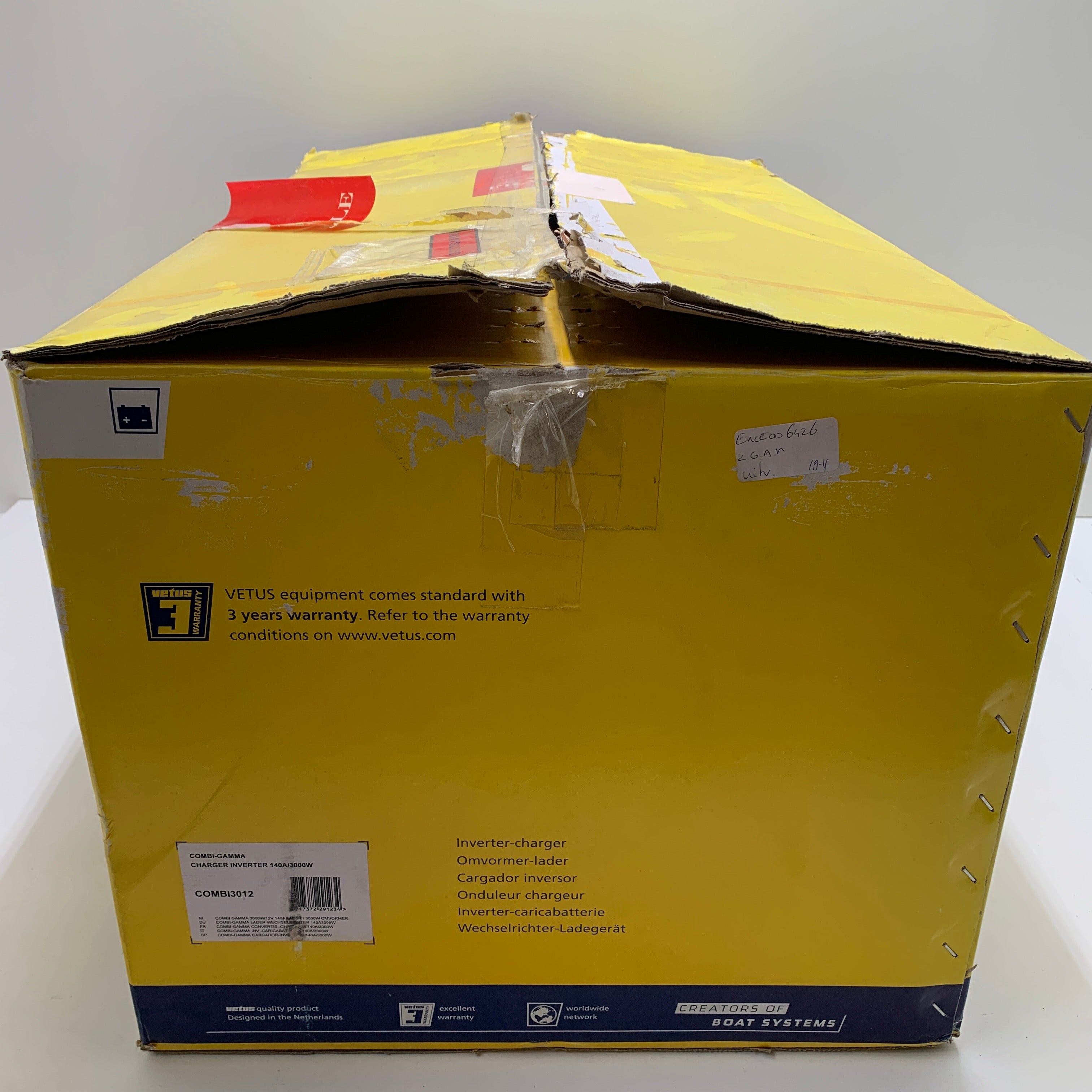 Зарядний пристрій / інвертор Vetus Gamma 3000 Вт / 12 В / 140 А / інвертор - COMBI3012
