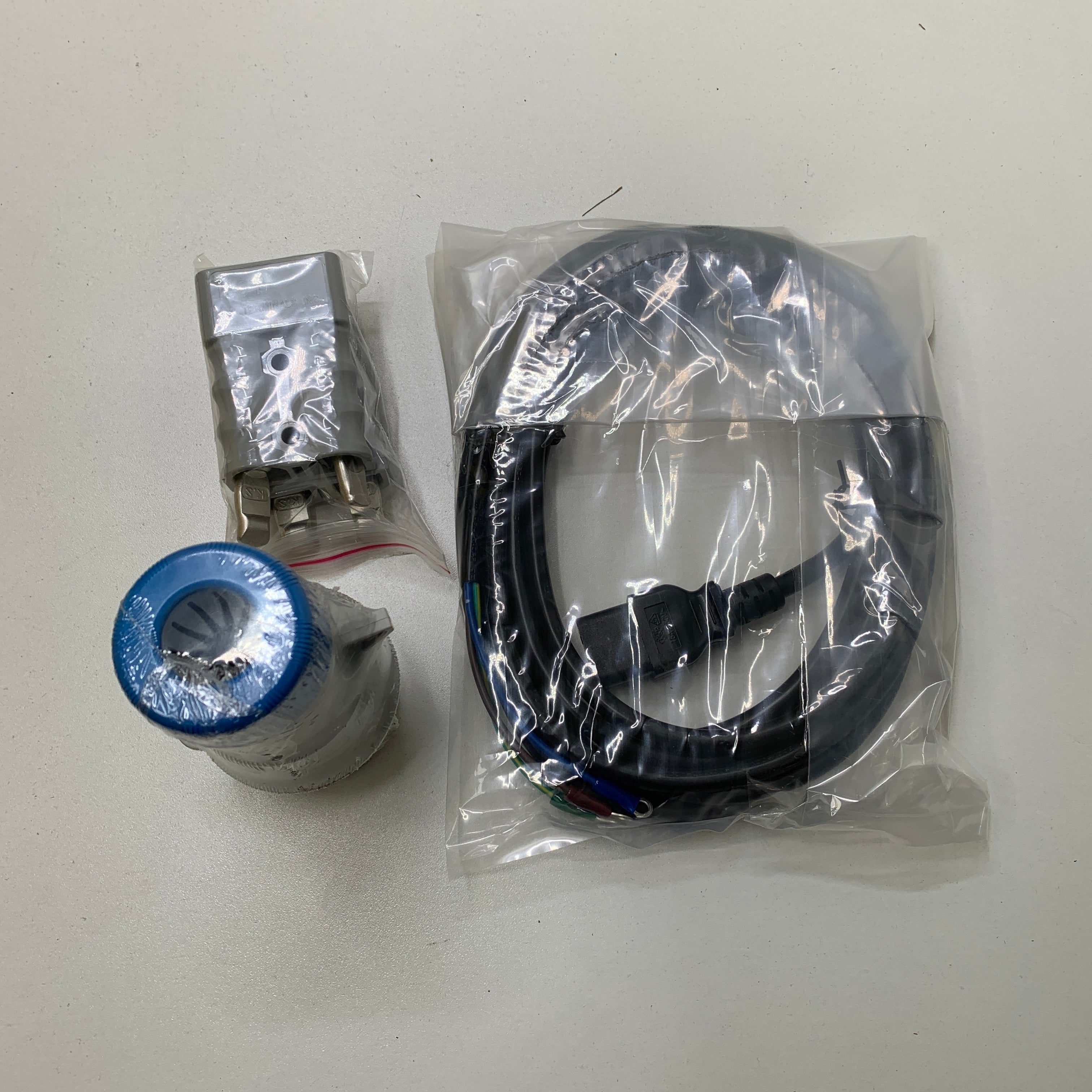 Зарядний пристрій / інвертор Vetus Gamma 3000 Вт / 12 В / 140 А / інвертор - COMBI3012