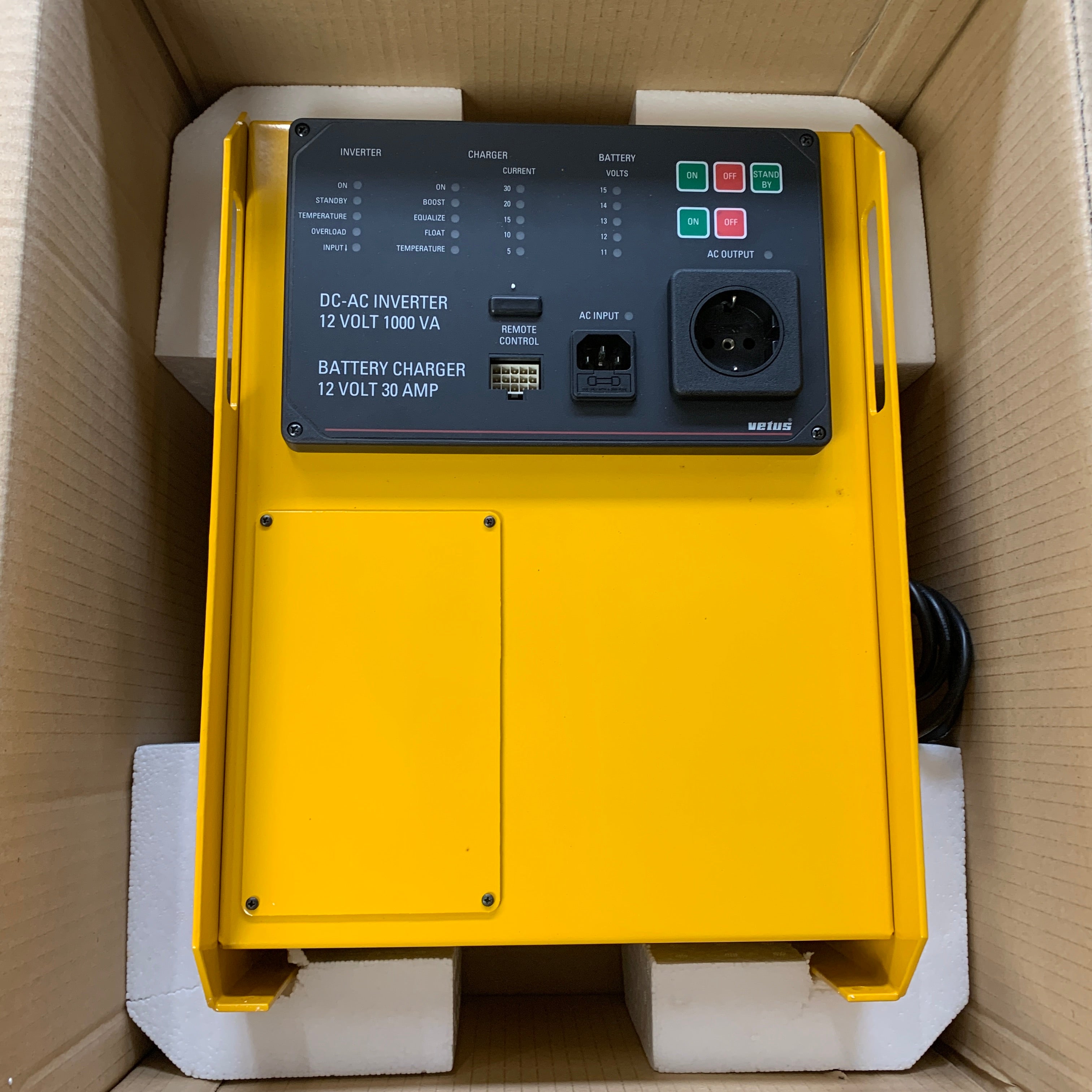 Заряден инвертор Vetus BCC1000 30A 12V - 1000W