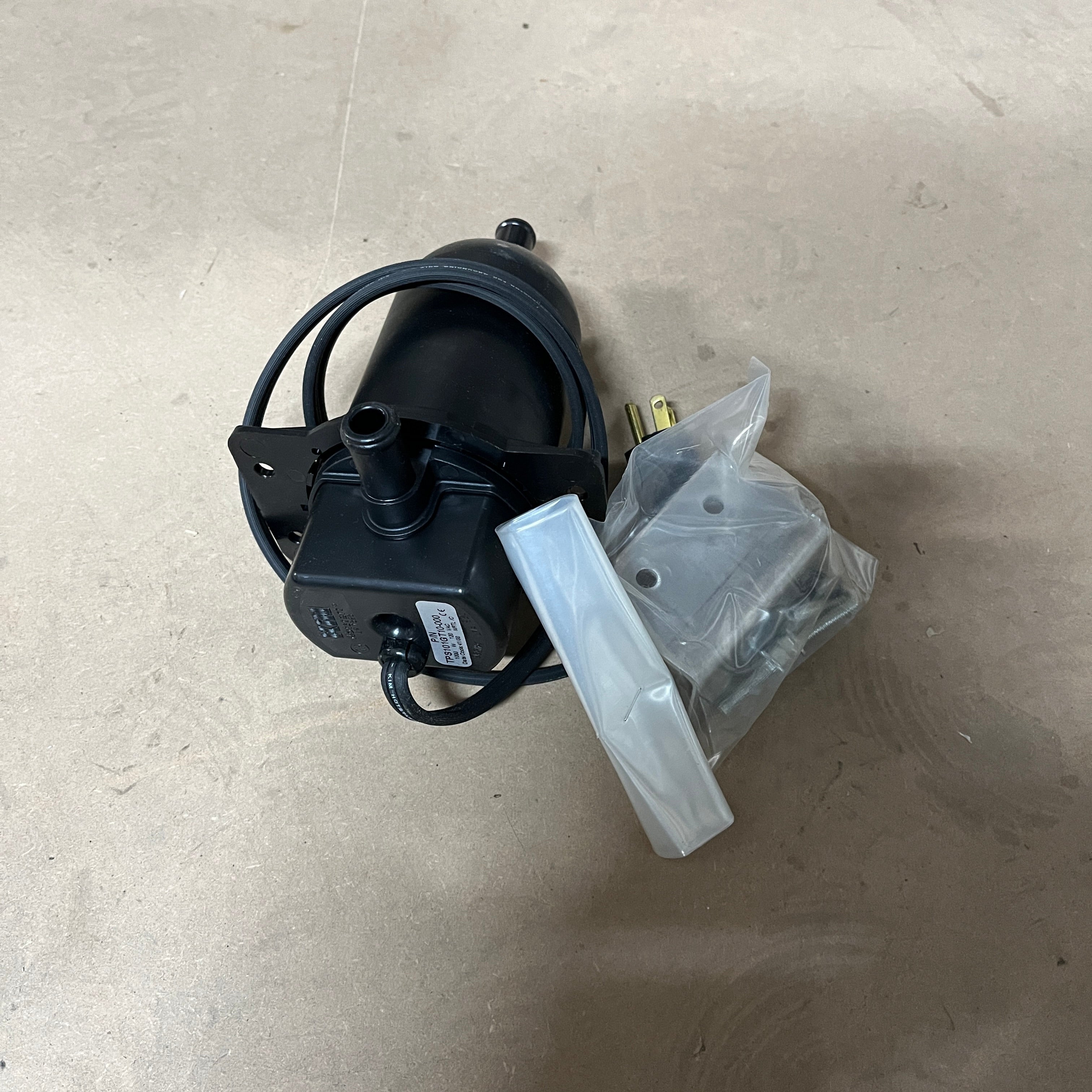 Kompakte Marine-Tankheizung 1000 W - robustes Kunststoffgehäuse, 120 V, automatische Temperaturregelung für Boote und Schiffe