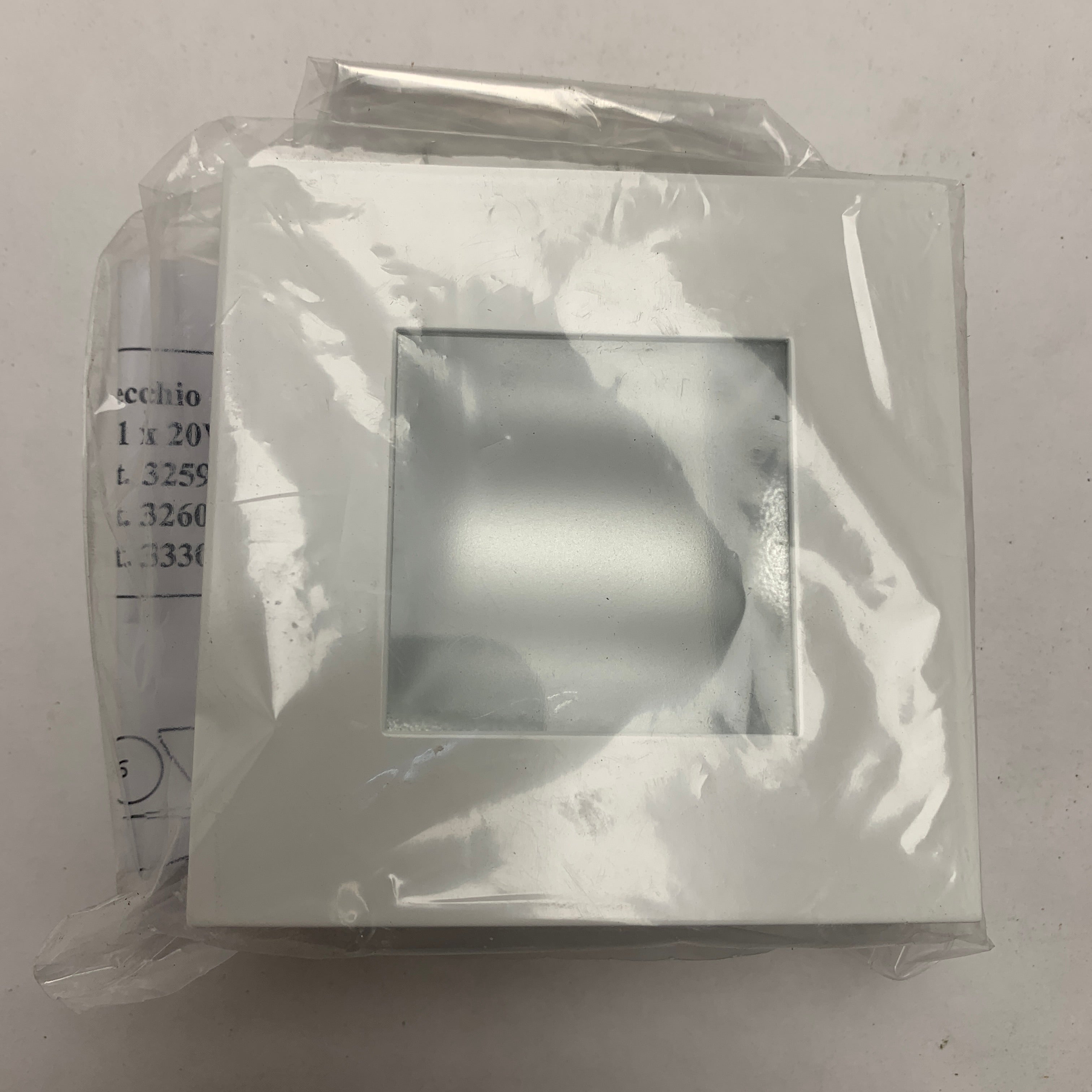 BCM 3259/00.A білий лаковий точковий світильник сучасного дизайну