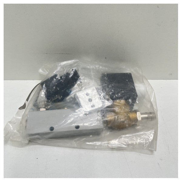 Gallinea Wiper Washer Solenoid Valve 24V - 01090017 2-1004