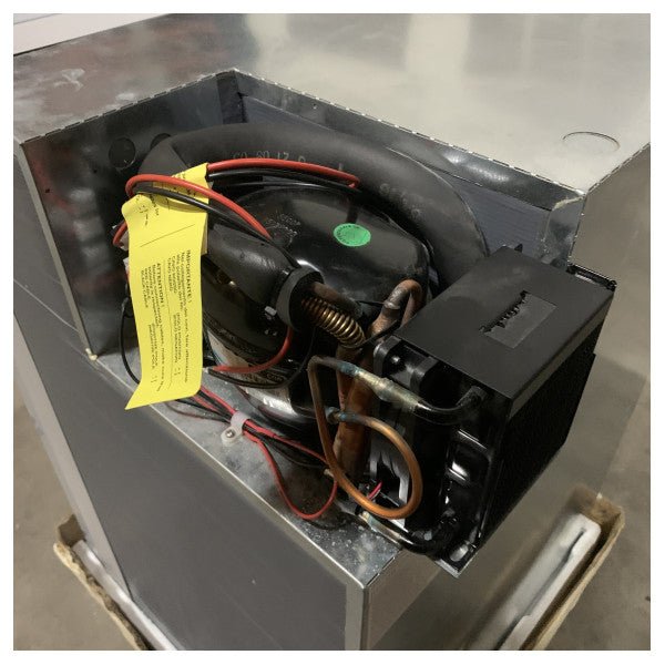 مُجمِّد ضاغط من الفولاذ المقاوم للصدأ Isotherm Cruise CR90 F 90L من الفولاذ المقاوم للصدأ 12/24 فولت