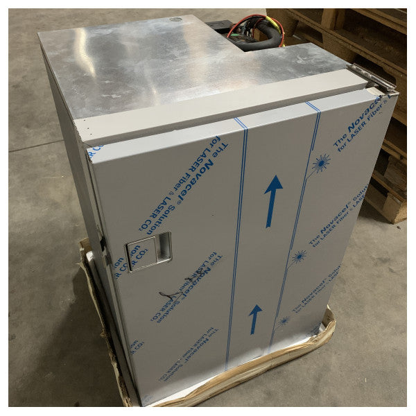 مُجمِّد ضاغط من الفولاذ المقاوم للصدأ Isotherm Cruise CR90 F 90L من الفولاذ المقاوم للصدأ 12/24 فولت